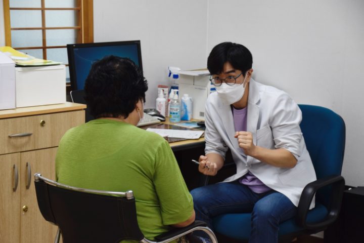 지역주민을 위한 의료봉사 사진 4